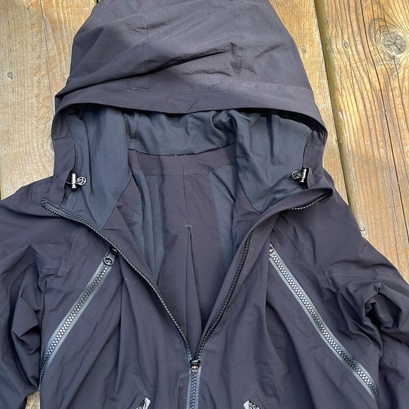 Lululemon women’s windbreaker size 2 - Picture 5 of 5